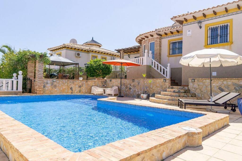 Casa Lilly-Rose, A Beautiful 3 Bedroom Detached Villa A Short Walk To The Villamartin Plaza & Golf Course Luaran gambar