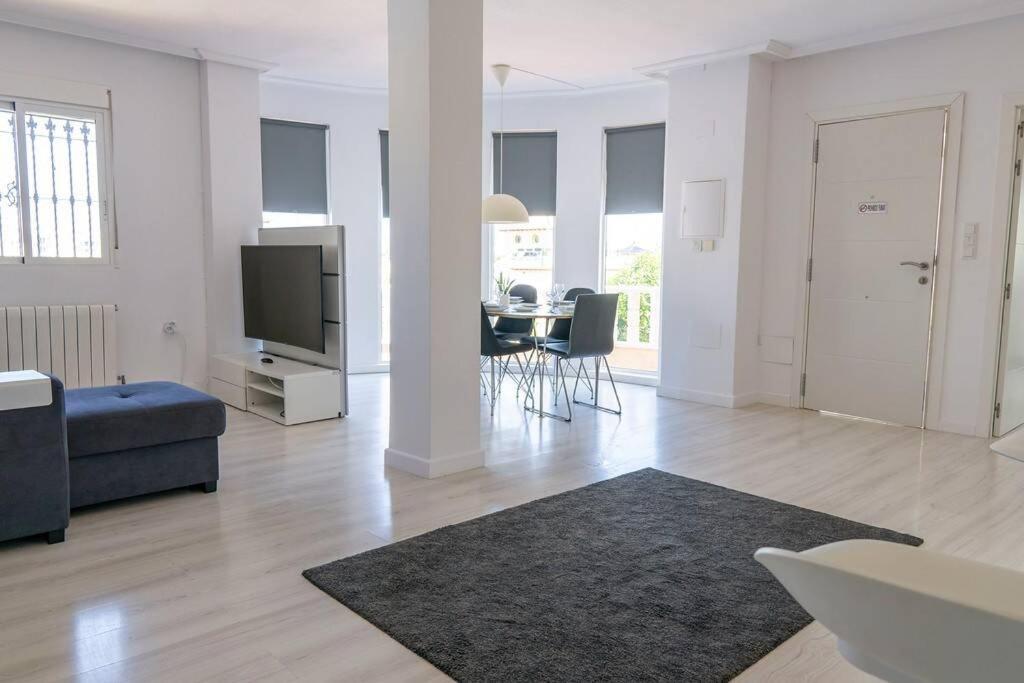 Casa Lilly-Rose, A Beautiful 3 Bedroom Detached Villa A Short Walk To The Villamartin Plaza & Golf Course Luaran gambar