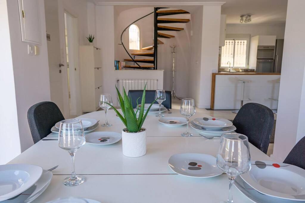 Casa Lilly-Rose, A Beautiful 3 Bedroom Detached Villa A Short Walk To The Villamartin Plaza & Golf Course Luaran gambar