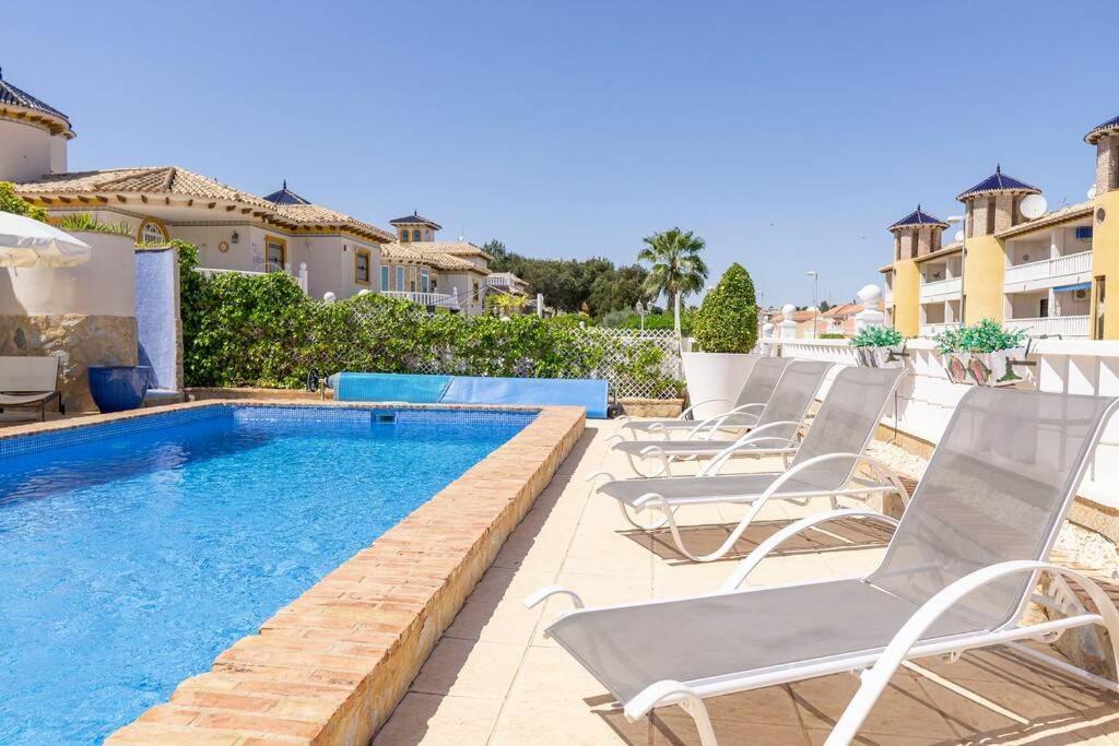 Casa Lilly-Rose, A Beautiful 3 Bedroom Detached Villa A Short Walk To The Villamartin Plaza & Golf Course Luaran gambar