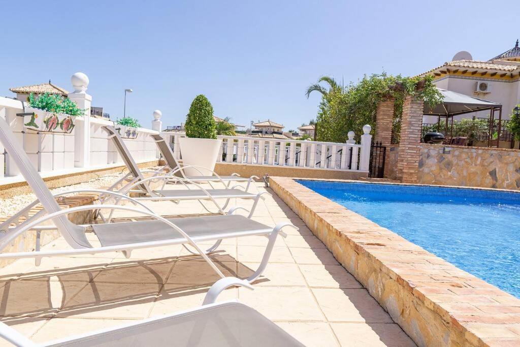 Casa Lilly-Rose, A Beautiful 3 Bedroom Detached Villa A Short Walk To The Villamartin Plaza & Golf Course Luaran gambar